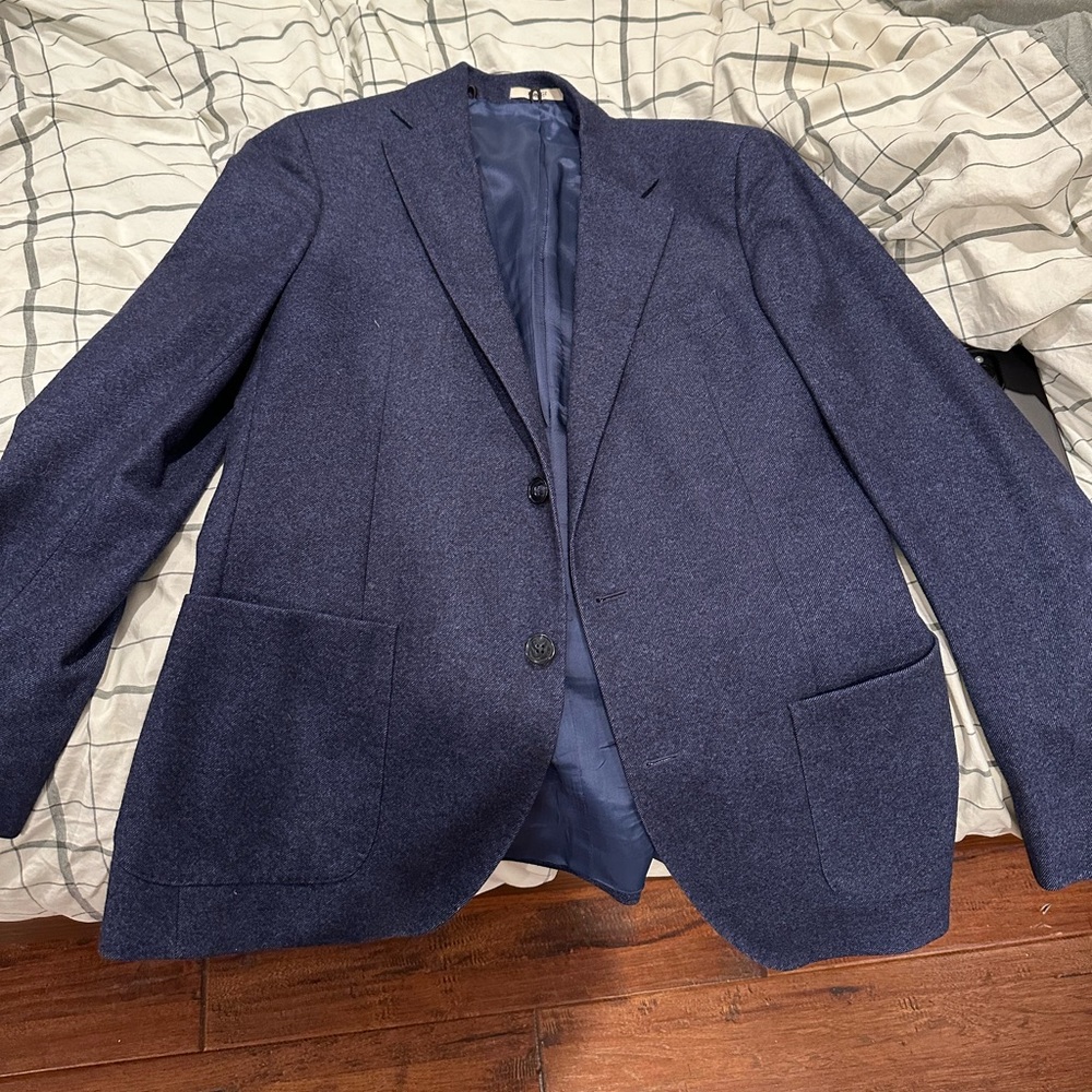 Men’s Boggi blazer size 48 great condition!!